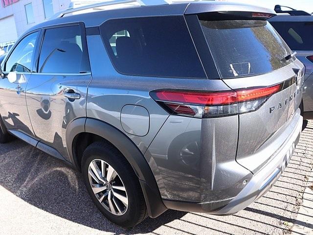 2023 nissan pathfinder sl