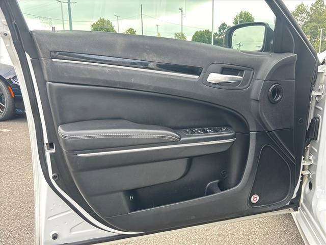 2018 chrysler 300 s