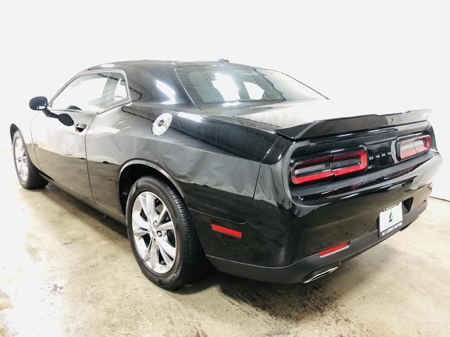 2021 dodge challenger sxt