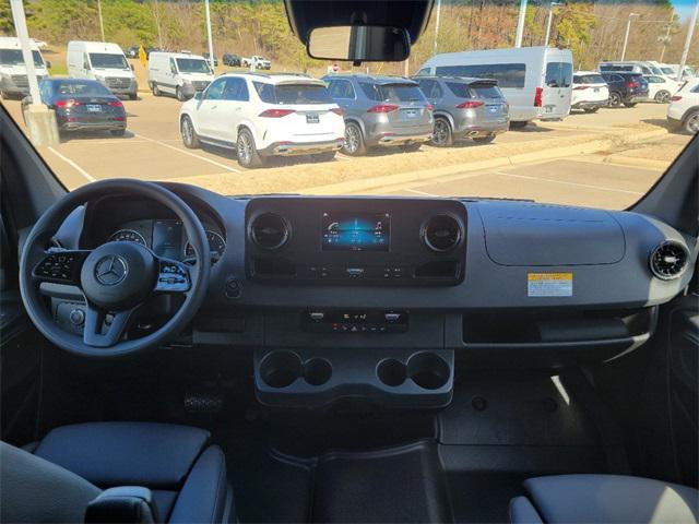 2024 mercedes-benz sprinter 2500 standard roof