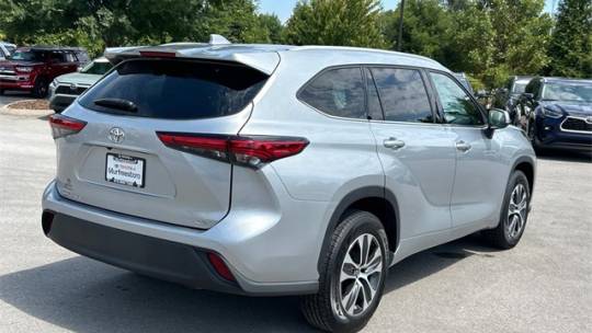 2022 toyota highlander xle