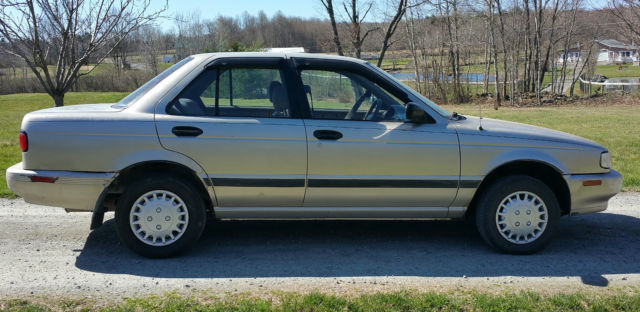 1994 nissan sentra xe sedan 4-door 1.6l