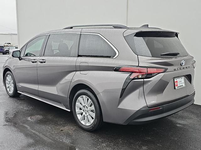 2021 toyota sienna le