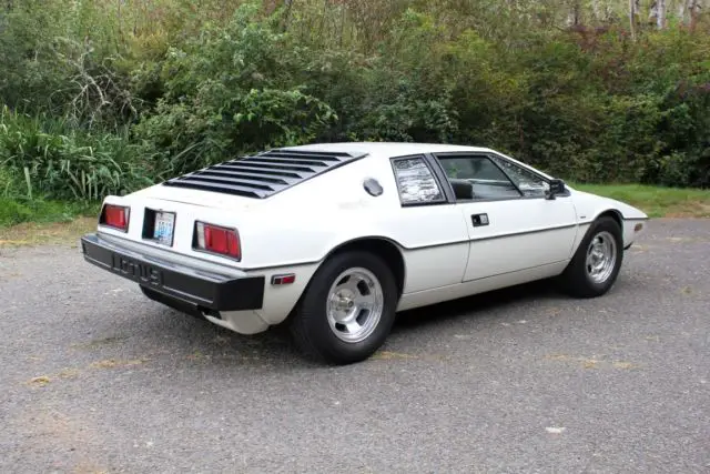 1977 lotus esprit series 1, just like the car driven in "the spy who loved me"