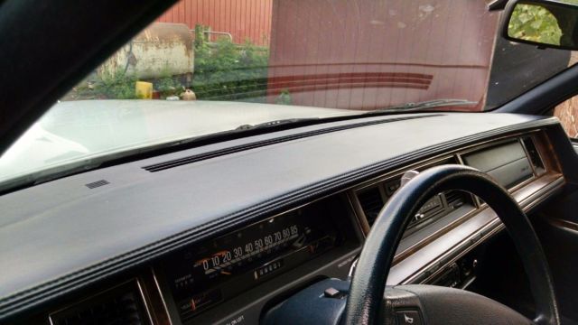 1992 lincoln town car executive. classic cruiser! perfect body!