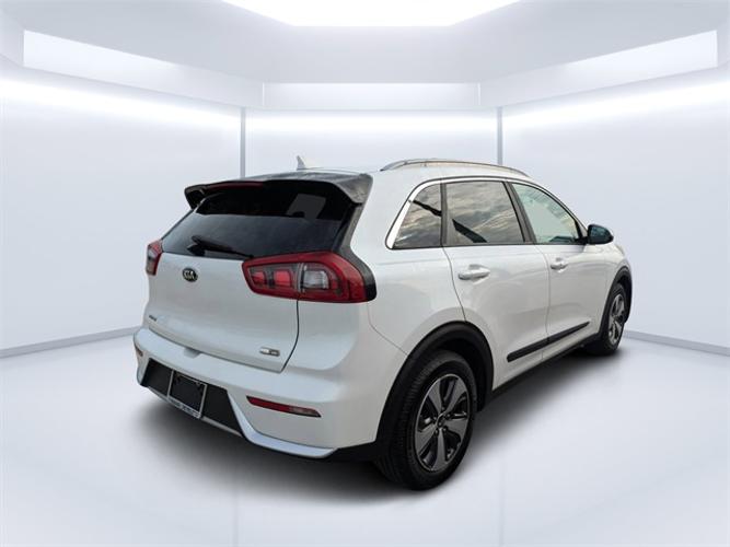 used 2017 kia niro lx