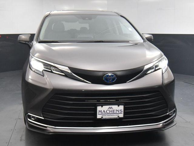 2022 toyota sienna xle 8 passenger