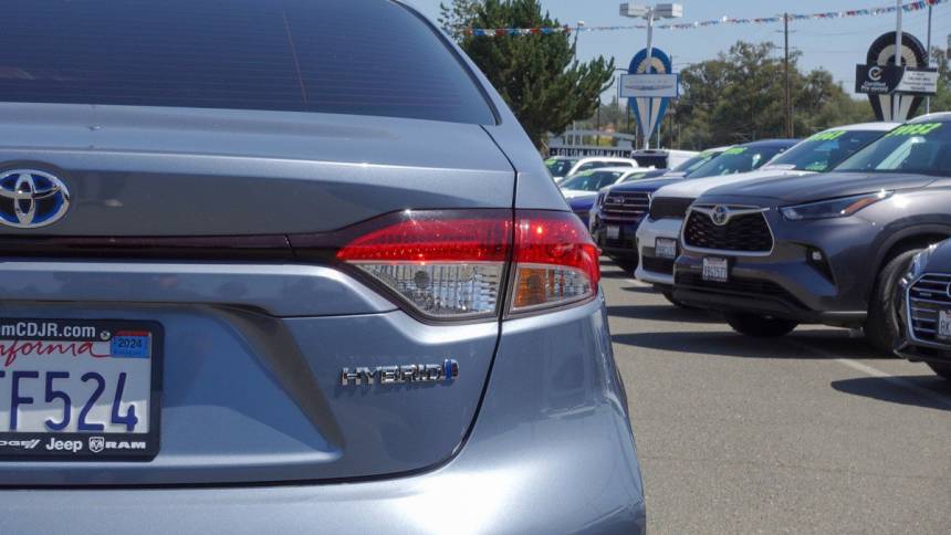 2021 toyota corolla hybrid le