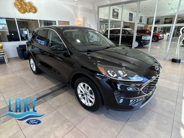 2020 ford escape se