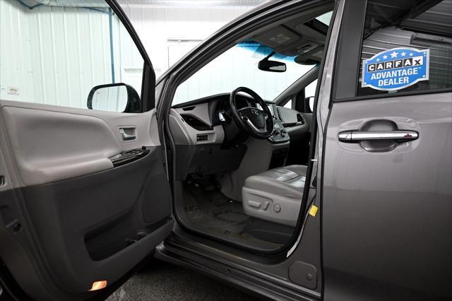 2017 toyota sienna xle