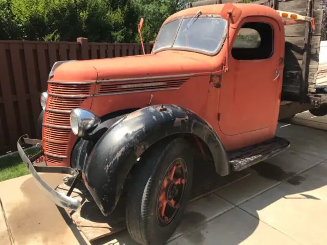1939 international d35-241 flatbed 1 1/2 ton $500.00 immediate deposit required