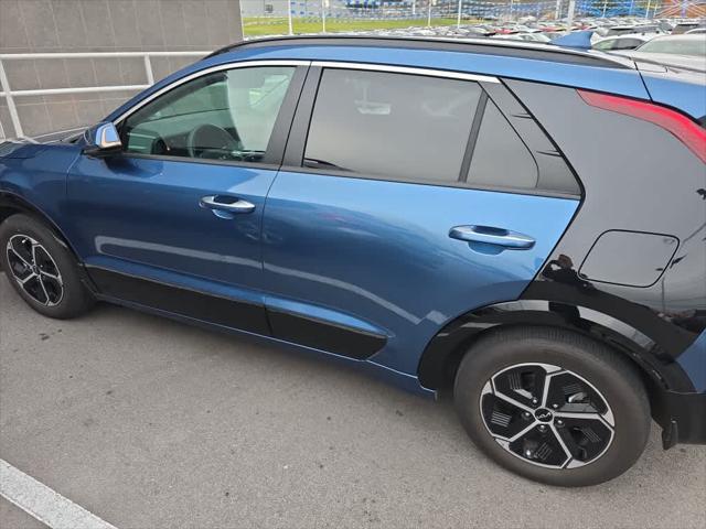 2023 kia niro sx