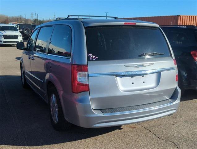 2016 chrysler town & country touring