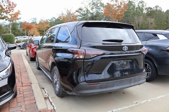 2024 toyota sienna le