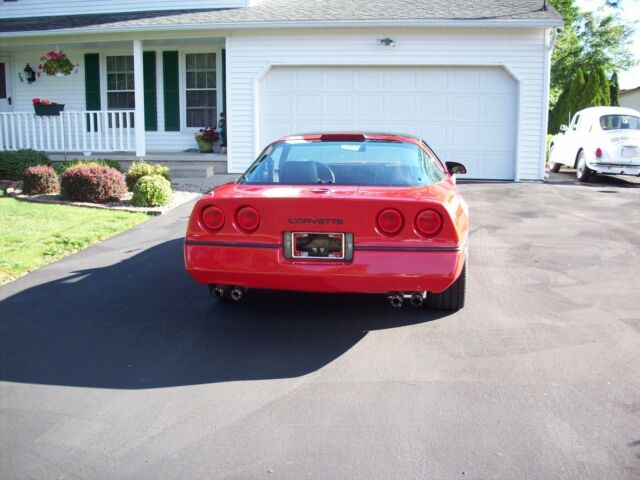 1987 corvette coupe, red