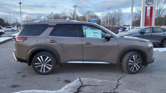 2024 Nissan Pathfinder platinum