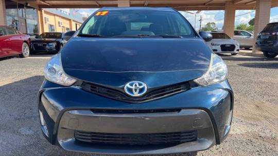 2017 Toyota Prius v (+)