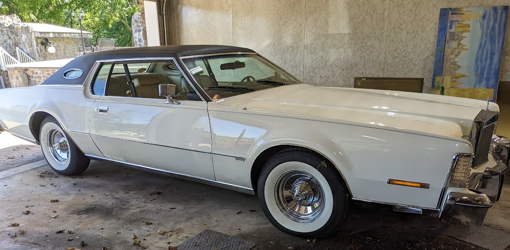 1974 lincoln continental mark iv coupe with 490 cu v8