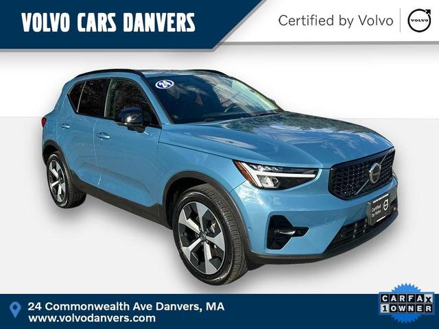2024 volvo xc40 b5 plus dark theme
