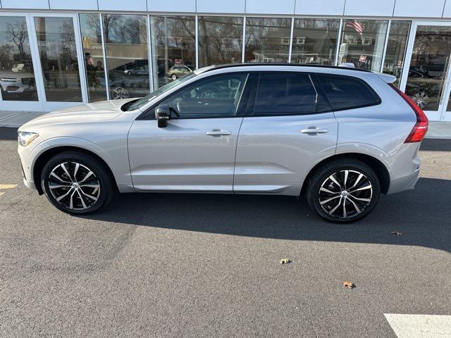2024 volvo xc60 b5 plus dark theme
