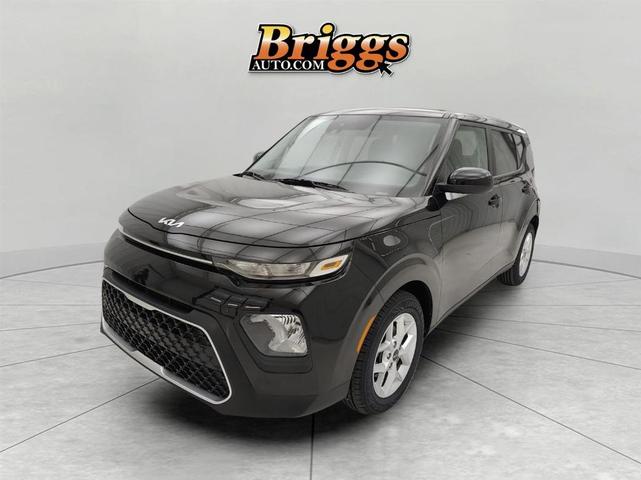 2022 kia soul lx