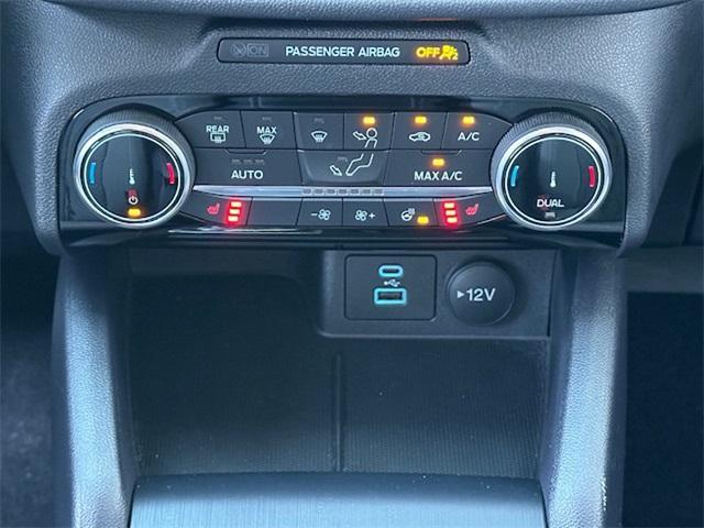 2022 ford escape se