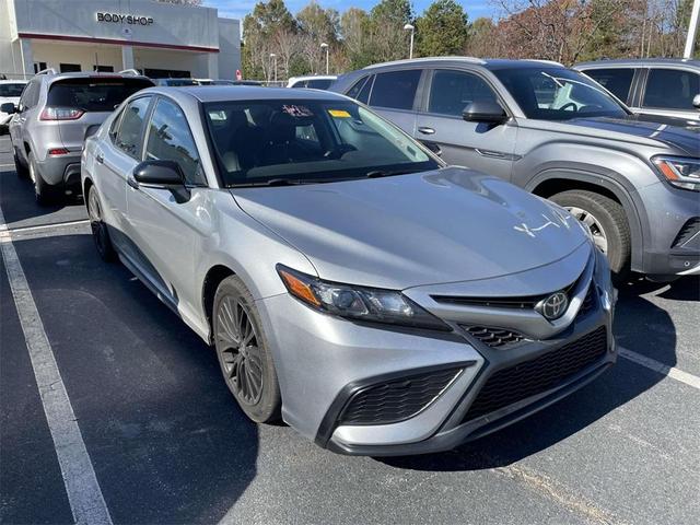 2022 toyota camry se nightshade