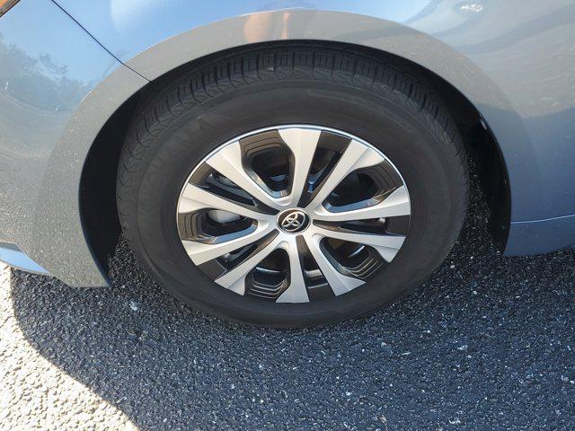 2022 toyota corolla hybrid le