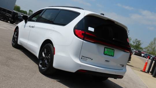 2024 Chrysler Pacifica
