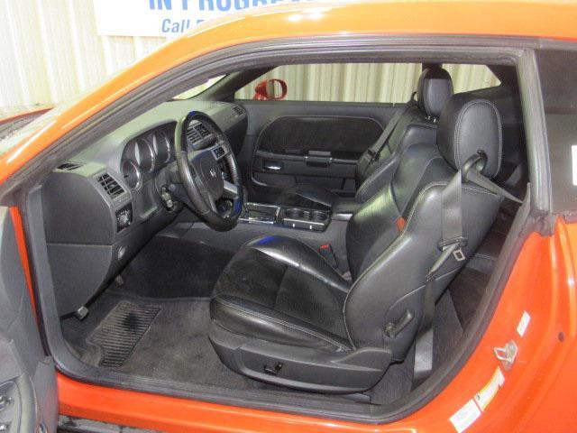 2010 dodge challenger srt8