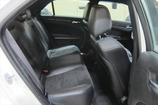 2012 chrysler 300 srt8