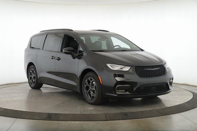 2024 chrysler pacifica hybrid premium s appearance pkg