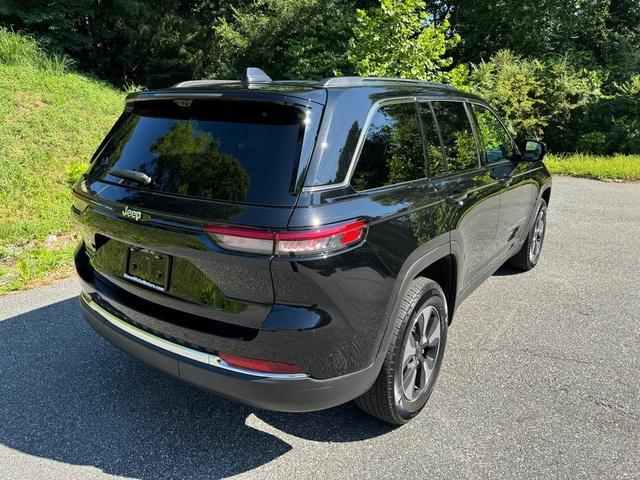 2022 jeep grand cherokee 4xe base