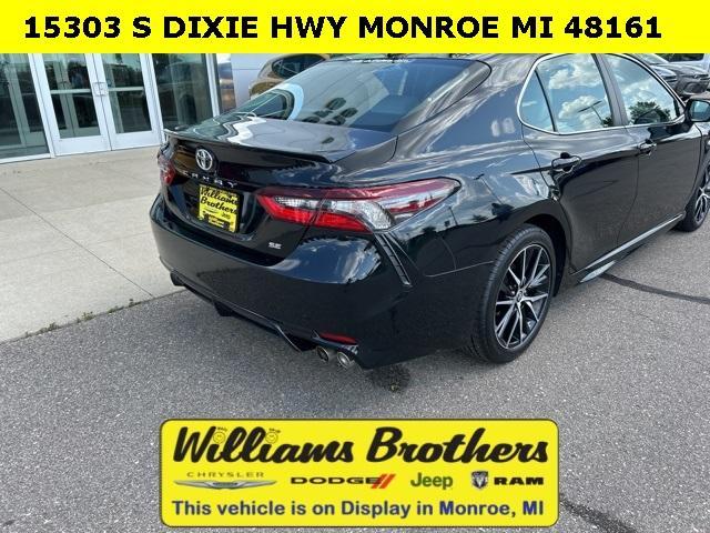2021 toyota camry se