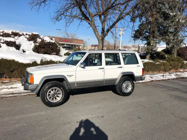 1989 jeep cherokee laredo( low miles)