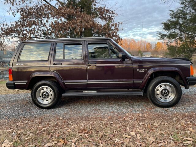 super nice / one owner / no rust / classic jeep
