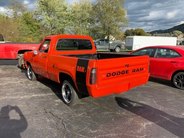 1985 dodge ram truck, d150, low miles, all original body, lowered, hemi, custom