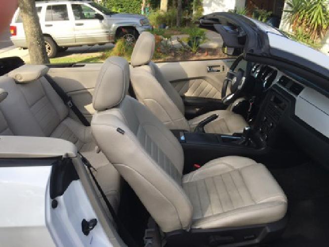 2011 ford mustange convertible in jacksonville beach, fl