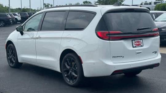 2024 Chrysler Pacifica