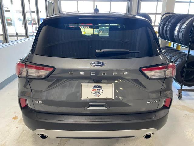 2022 ford escape se
