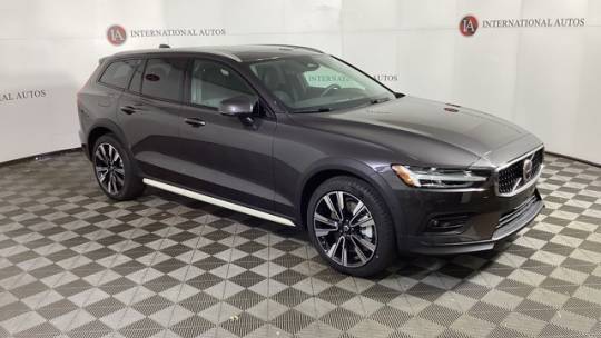 2025 Volvo V60 Cross Country