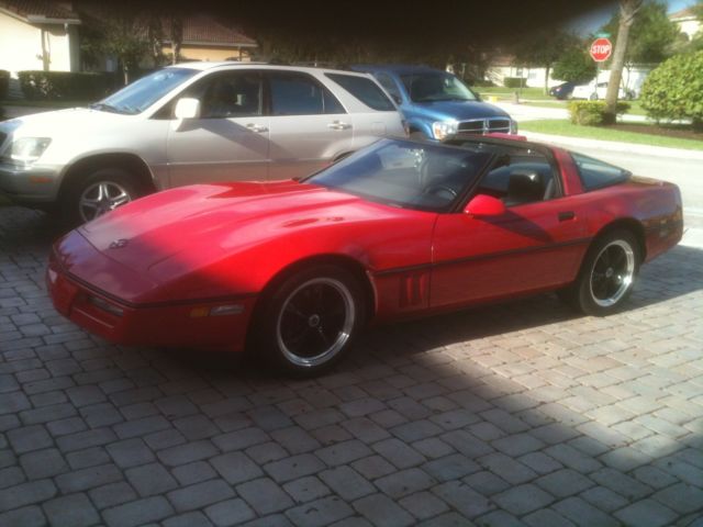 1986 chevrolet corvette (red)
