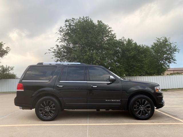 2015 lincoln navigator base