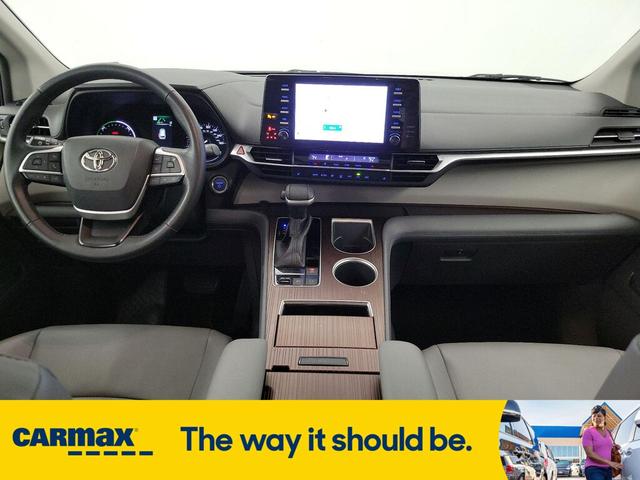 2022 toyota sienna xle