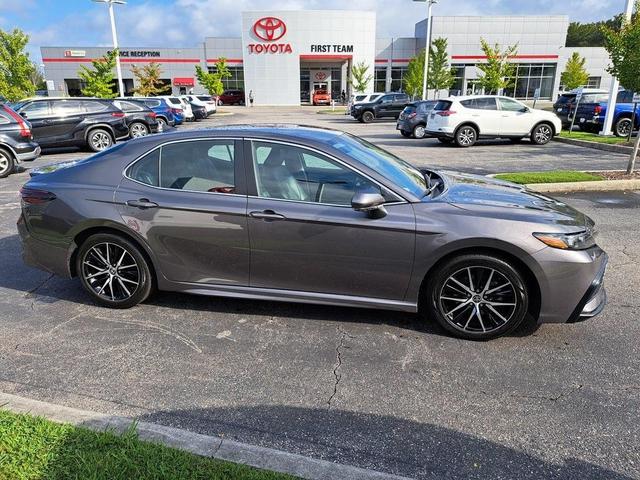 2022 toyota camry se