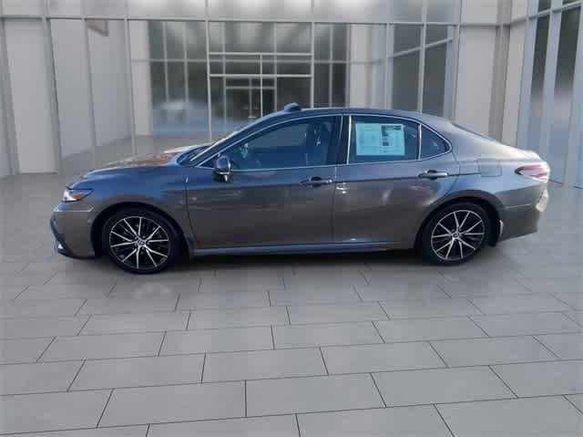 2022 toyota camry se