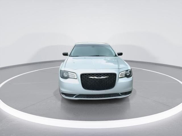 2019 chrysler 300 touring