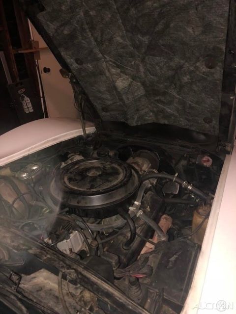 1977 chevrolet corvette automatic rwd coupe, only 3,000 on rebuilt motor