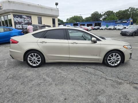 2019 ford fusion hybrid se
