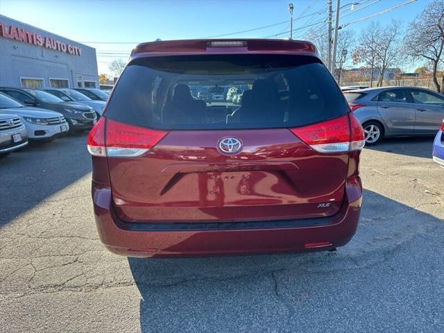 2011 toyota sienna le